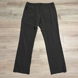 Men's Betabrand Best Travel Pants Flat Front Size 34x32 Soft Gray